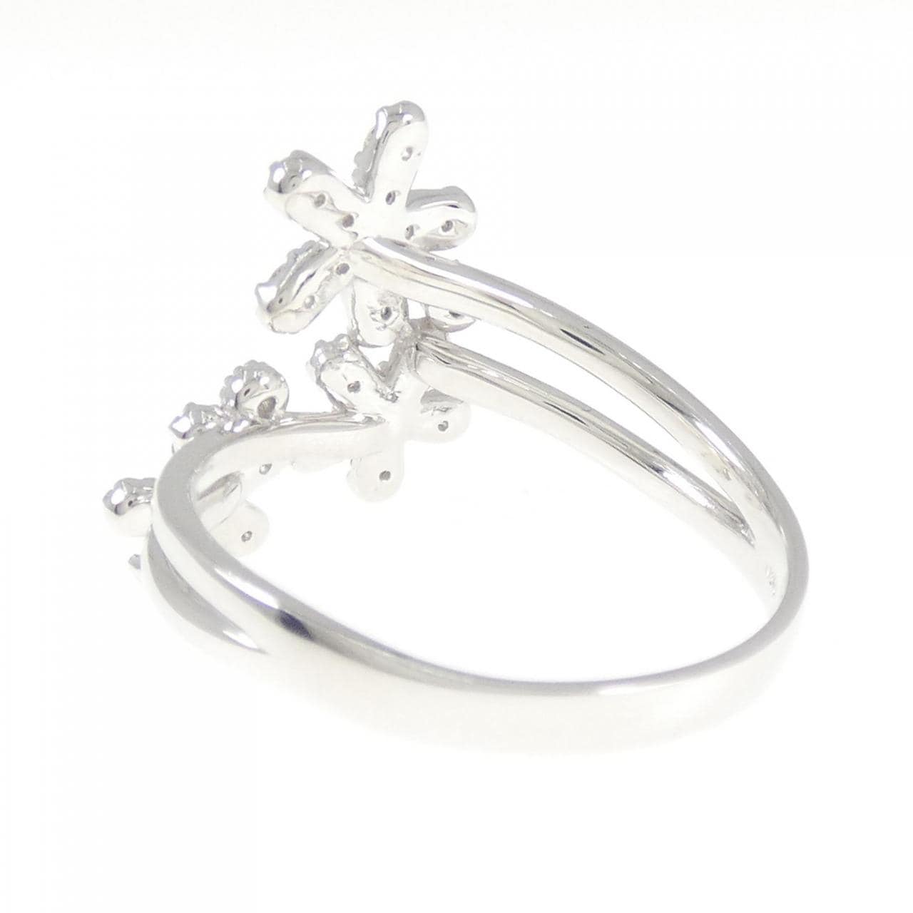 K18WG フラワー ダイヤモンド リング 0.55CT