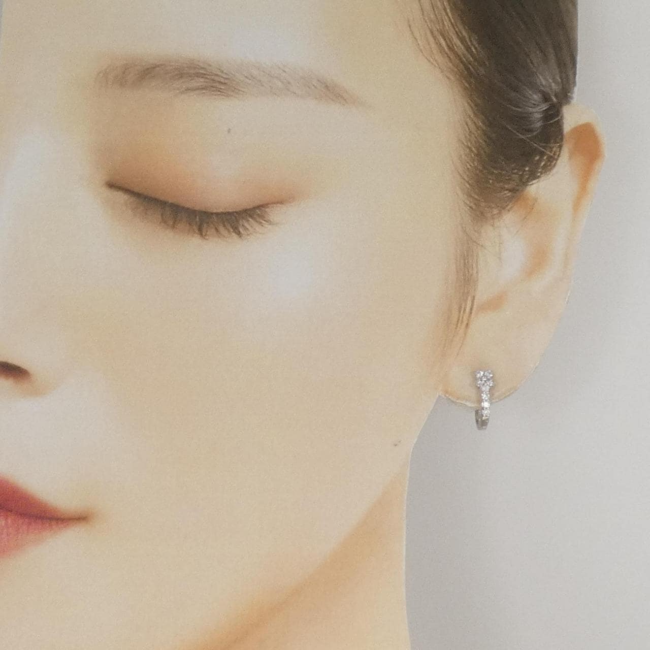 750WG フラワー ダイヤモンド ピアス 0.26CT