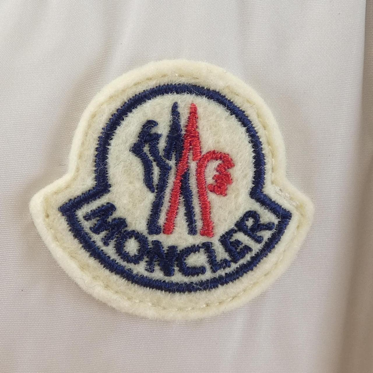 モンクレール MONCLER AVOCE ダウンジャケット