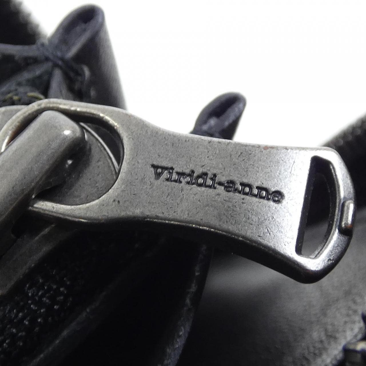 THE VIRIDIANNE WALLET