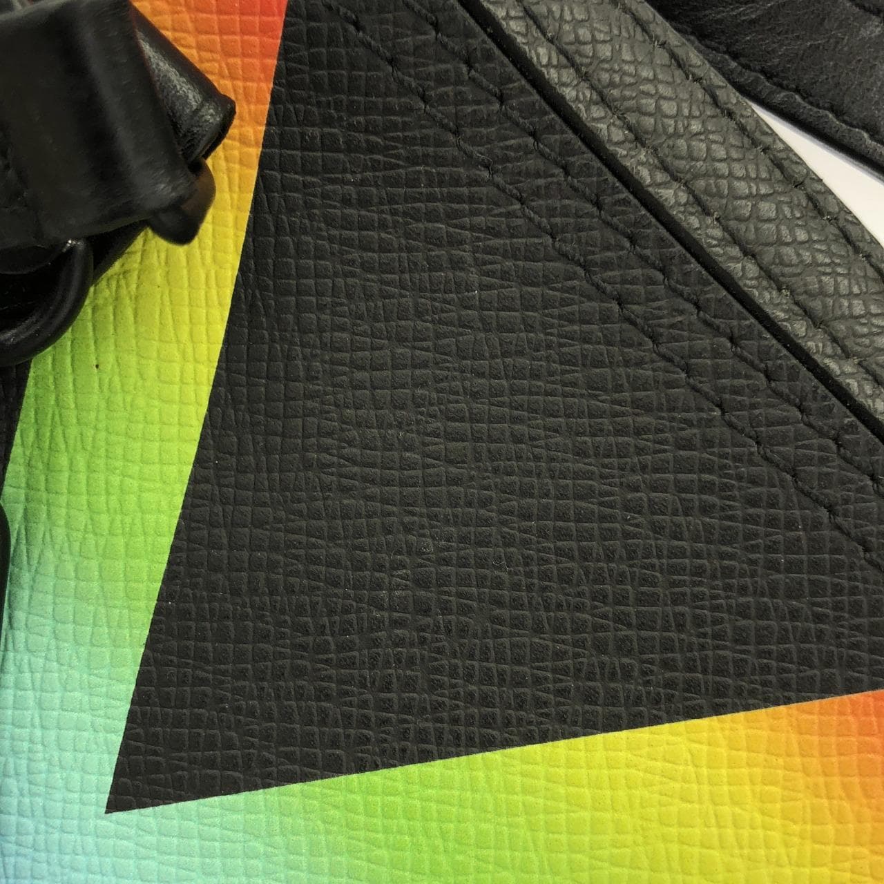 ルイヴィトン タイガ レインボーカラー ダヌーブ メッセンジャー M30332 バッグ