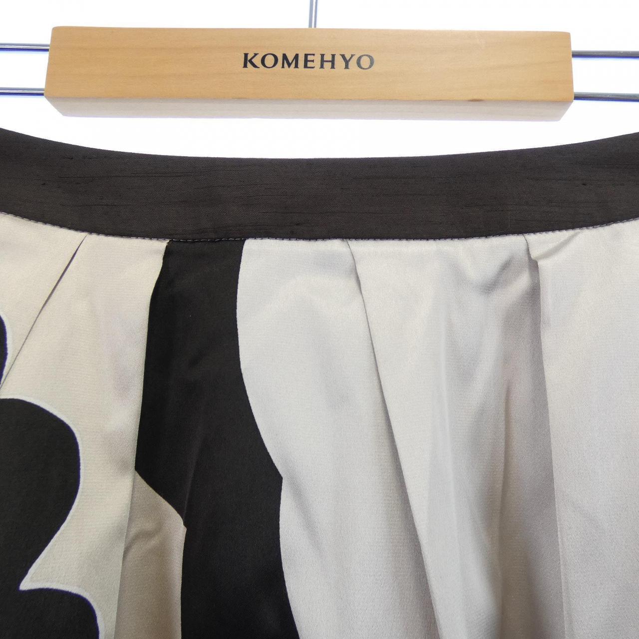 トゥービーシック TO BE CHIC スカート