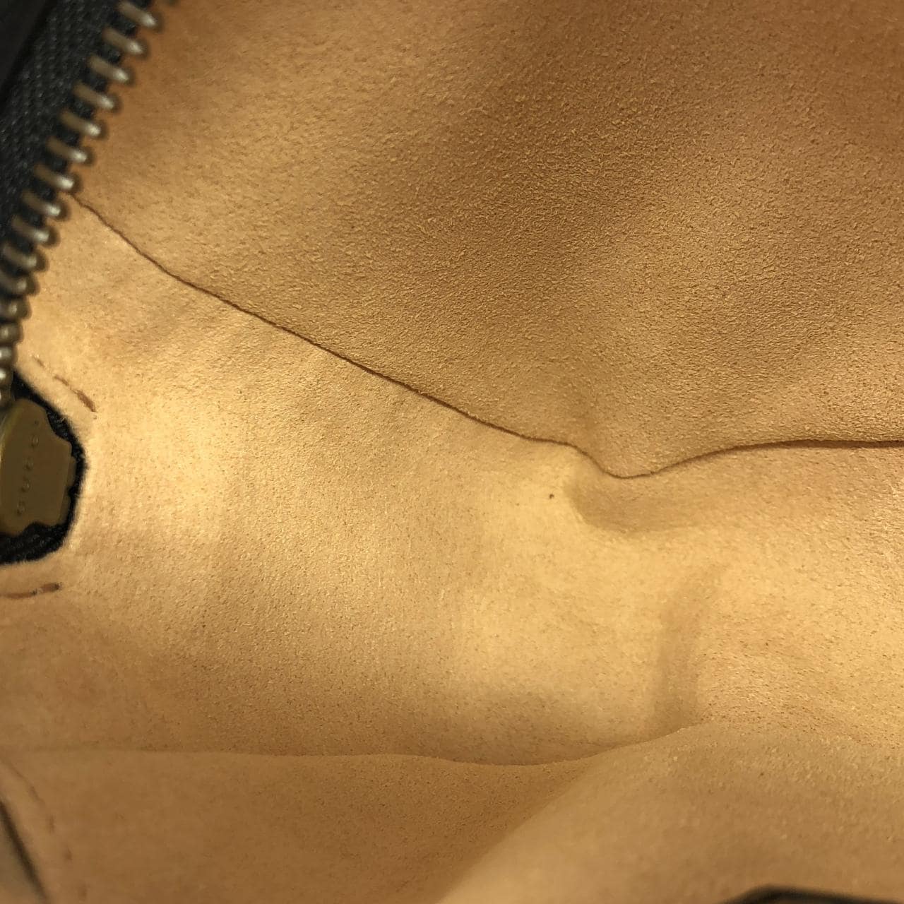 グッチ GG MARMONT 448065 DTD1T ショルダーバッグ
