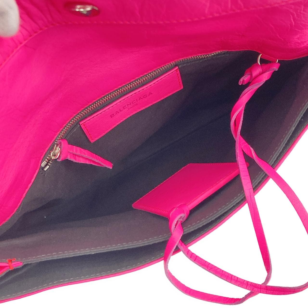 バレンシアガ CLASSIC SILVER ENVELOPE STRAP 438768 DLO0N ショルダーバッグ