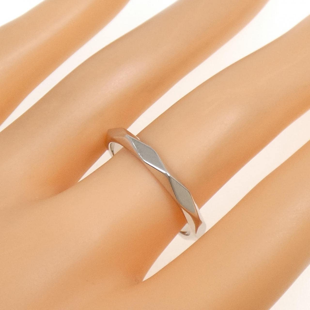 ブシュロン ファセット リング