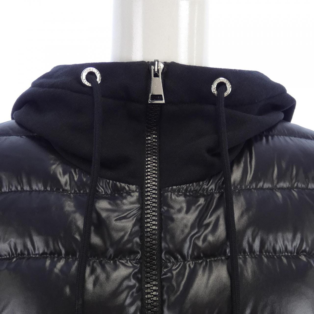 モンクレール MONCLER ダウンジャケット