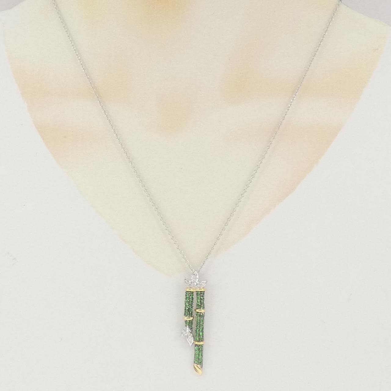 K18スリーカラー バンブー グリーンガーネット ネックレス 1.00CT