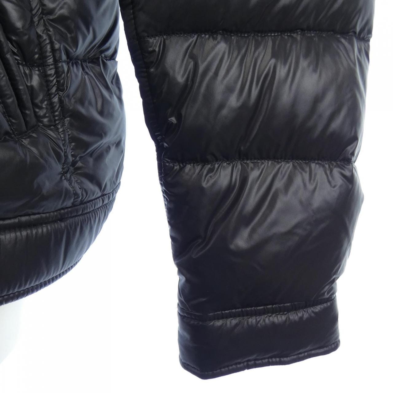 プラダ PRADA トライアングルロゴ SGB608 R142 AR0 ダウンジャケット