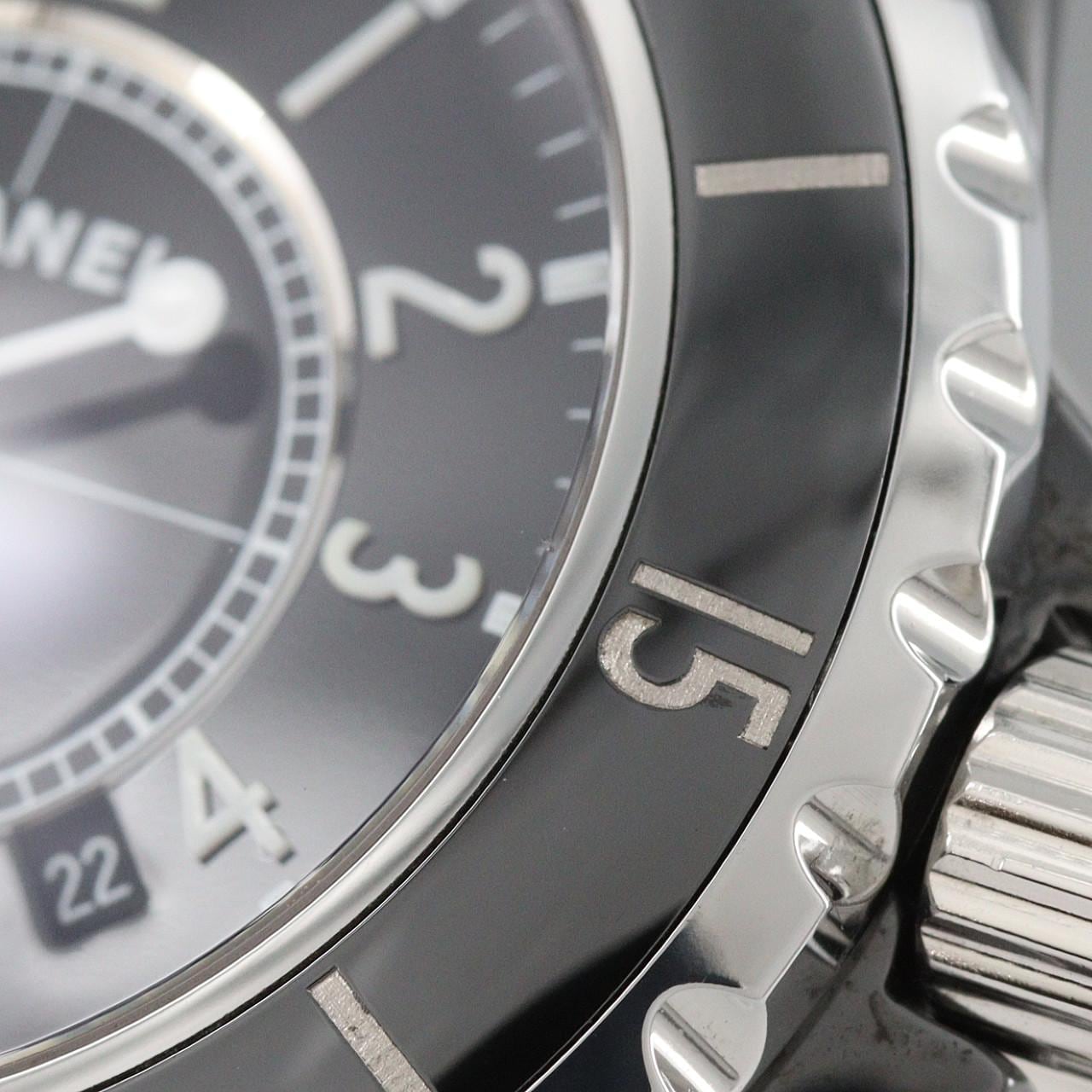 シャネル J12 33mmセラミック H0682 セラミック クォーツ