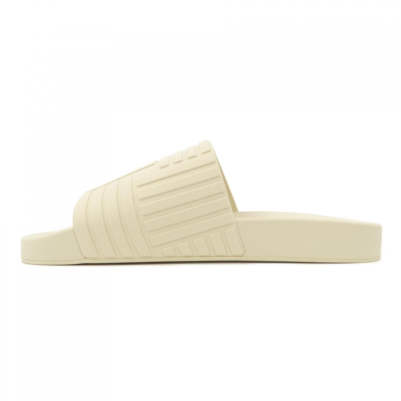 ボッテガヴェネタ BOTTEGA VENETA 690105　V1060　9031 サンダル