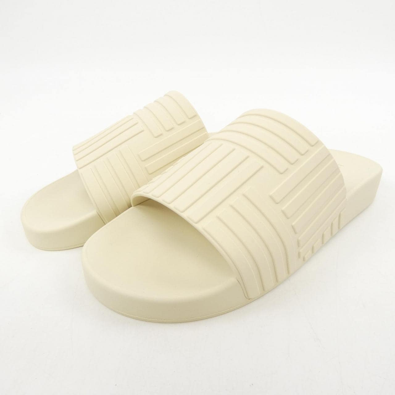 ボッテガヴェネタ BOTTEGA VENETA 690105　V1060　9031 サンダル