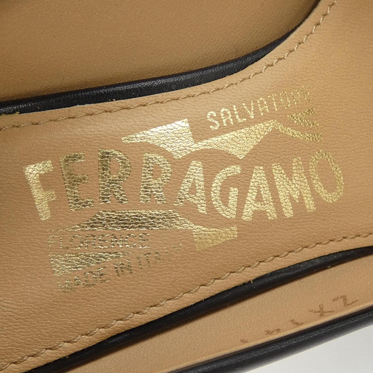 サルヴァトーレフェラガモ SALVATORE FERRAGAMO FLORA パンプス