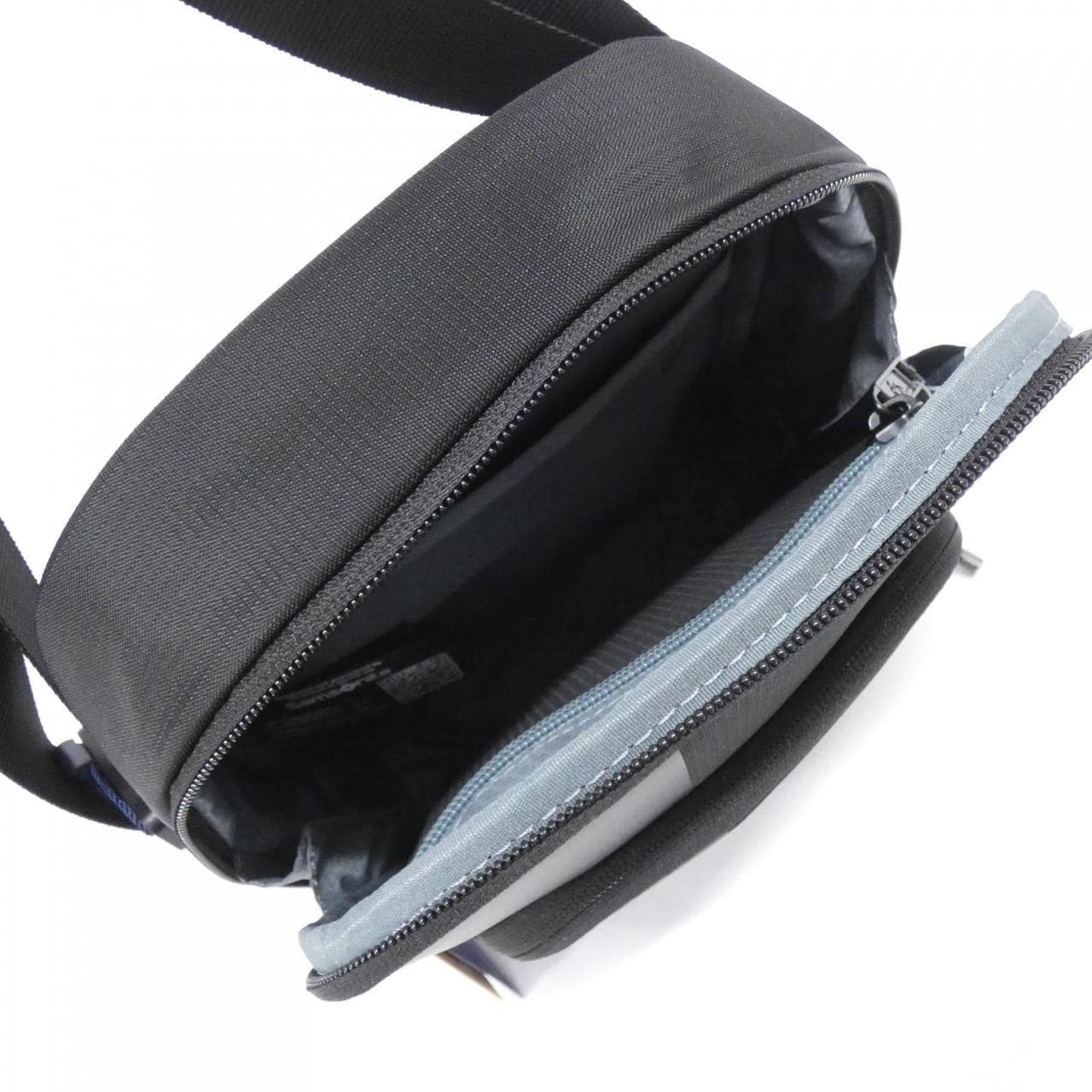 【新品】サムソナイト BIZ2GO CROSSOVER 4.0L 142141 ショルダーバッグ