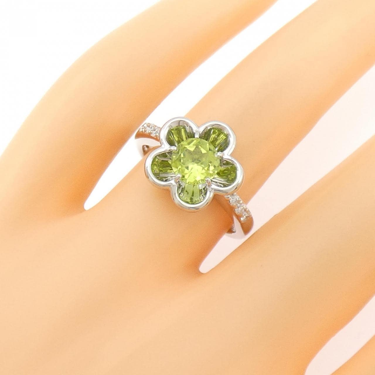 PT900 フラワー ペリドット リング 0.93CT