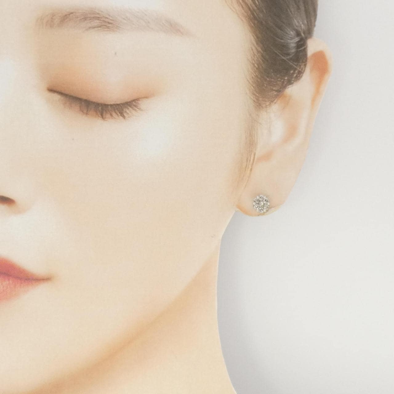 K18WG フラワー ダイヤモンド ピアス 0.60CT
