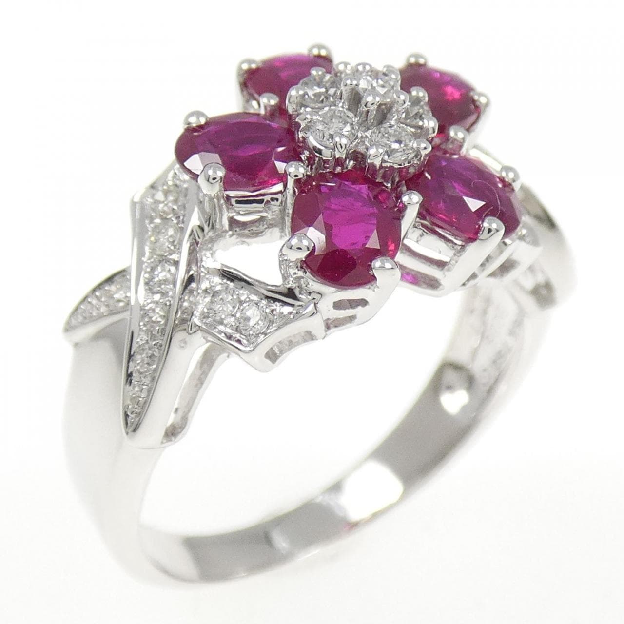 750WG Flower Ruby Ring 1.77CT
