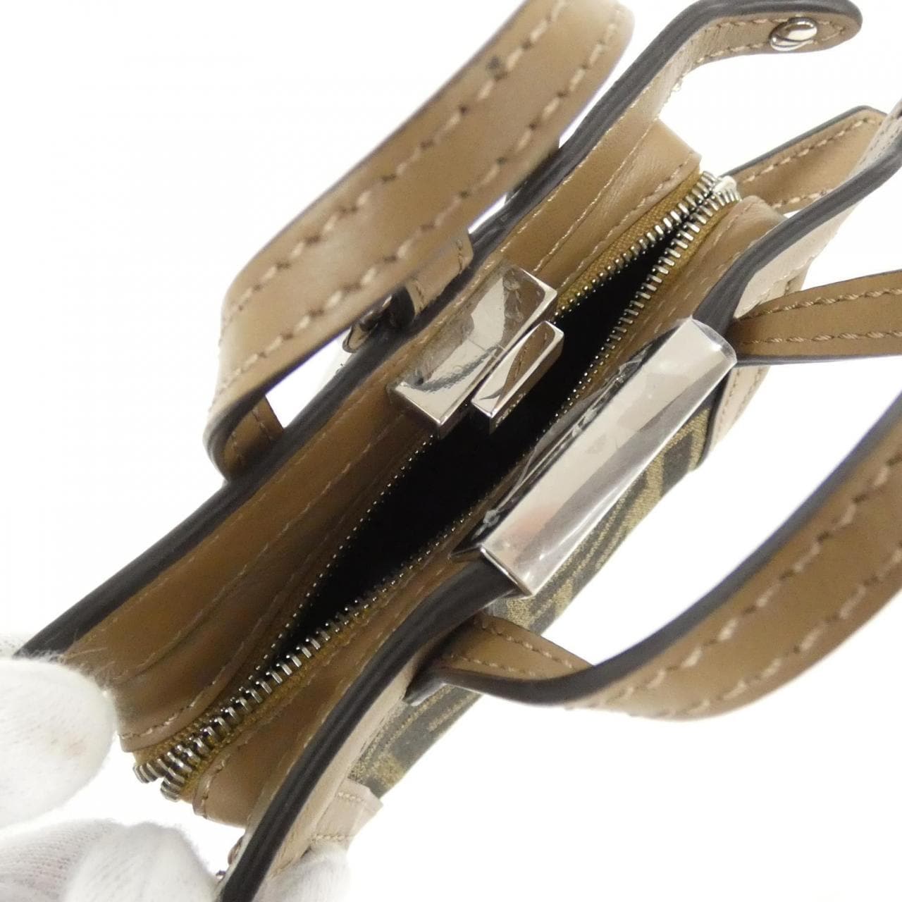 フェンディ PEEK A BOO I SEE U FORTY8 NANO 7AS204 A9ZL バッグチャーム