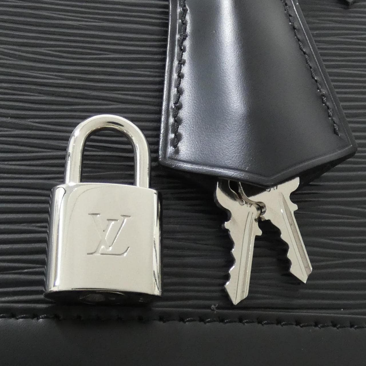 ルイヴィトン エピ アルマBB M24645 バッグ