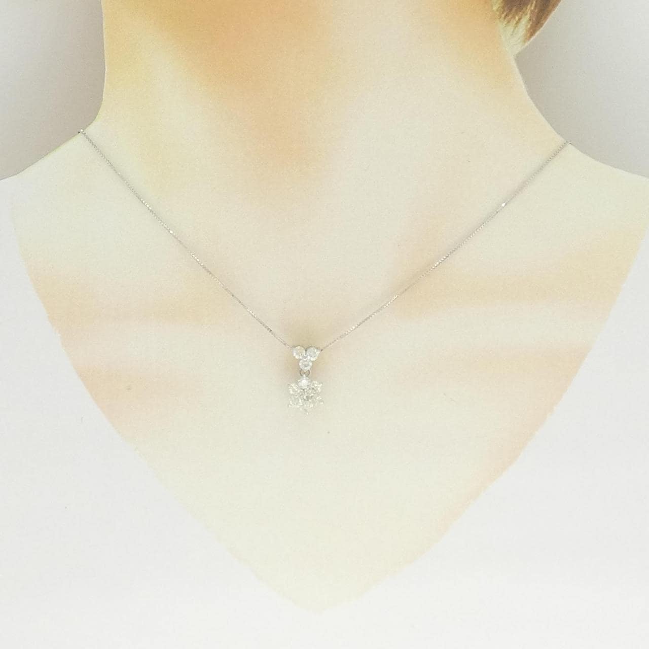 K18WG フラワー ダイヤモンド ネックレス 1.00CT
