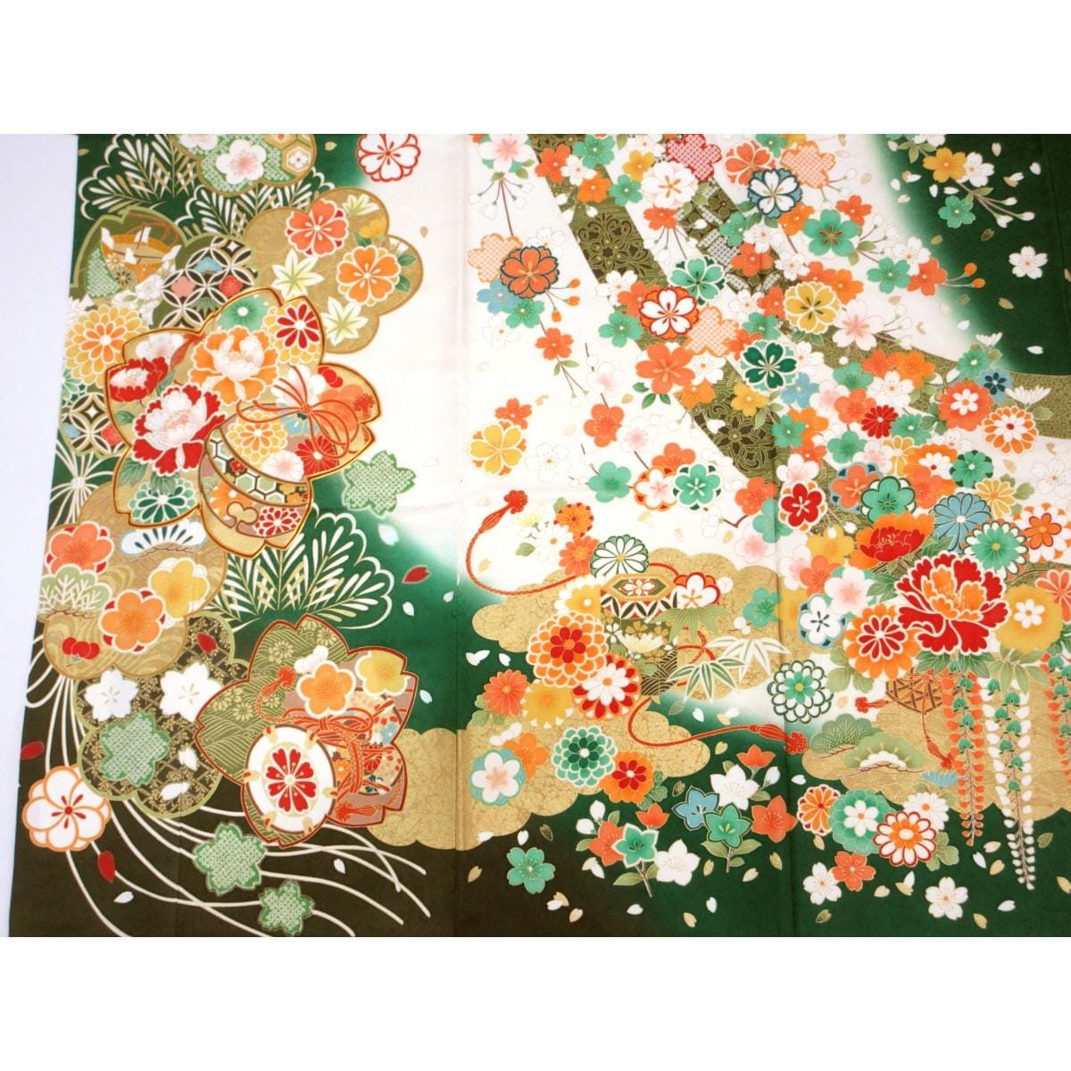 振袖　友禅金彩加工　刺繍入り