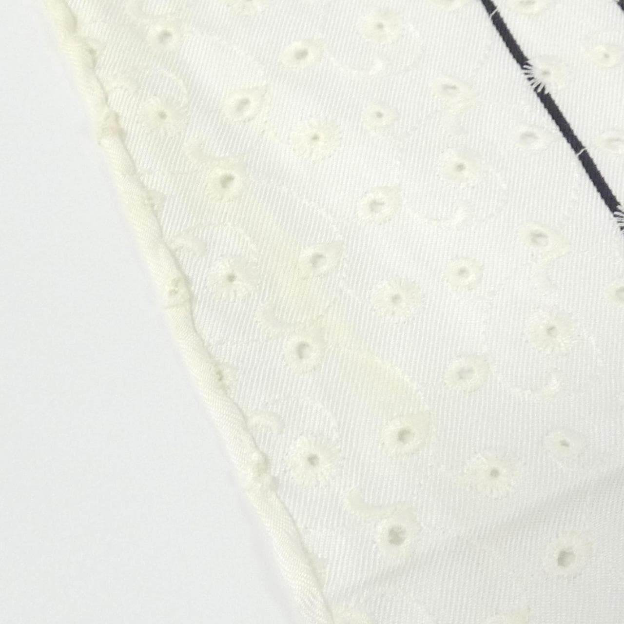 エルメス CARRE BRODERIE ANGLAISE 983529S スカーフ
