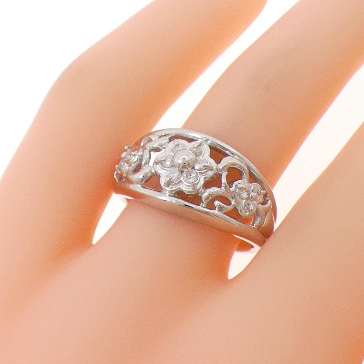 PT900 フラワー ダイヤモンド リング 0.18CT
