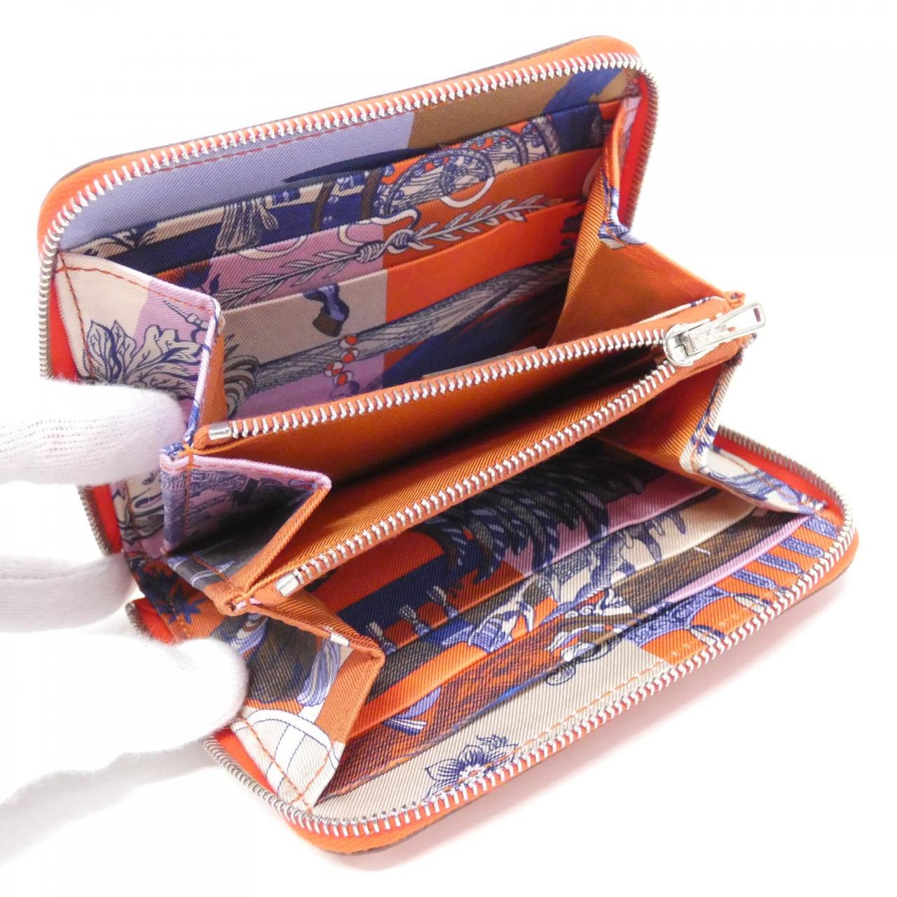 エルメス DELLA CAVALLERIA FAVOLOSA シルク イン コンパクト 083344CK 財布