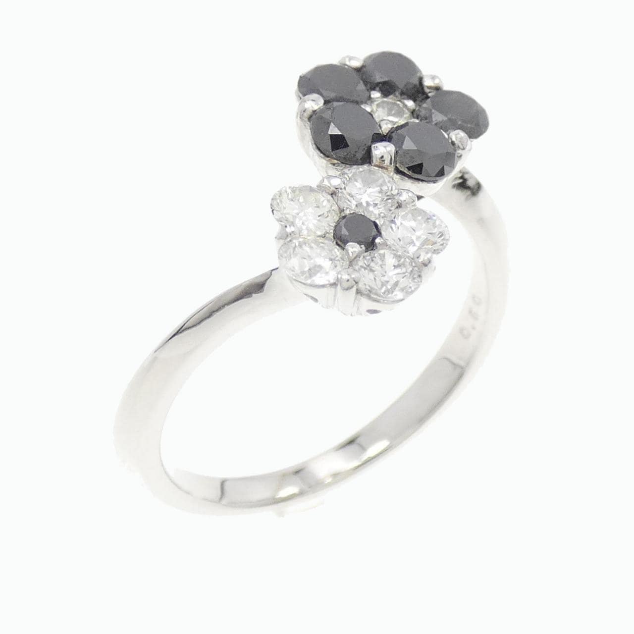 K18WG flower Diamond ring 0.60CT