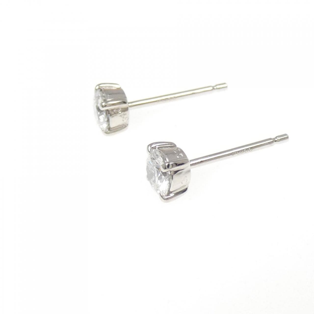 PT900 ソリティア ダイヤモンド ピアス 0.685CT