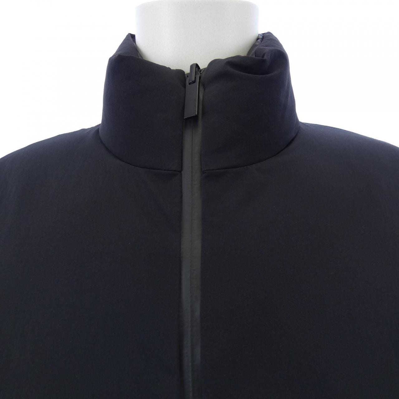 モンクレール MONCLER J20991A00134 ダウンジャケット