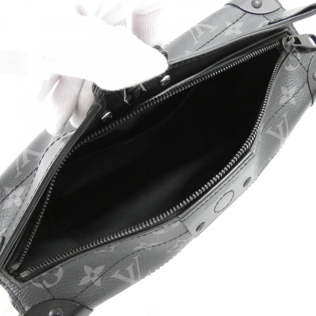 LOUIS VUITTON Monogram Eclipse Soul Trunk EW M11744 肩背包