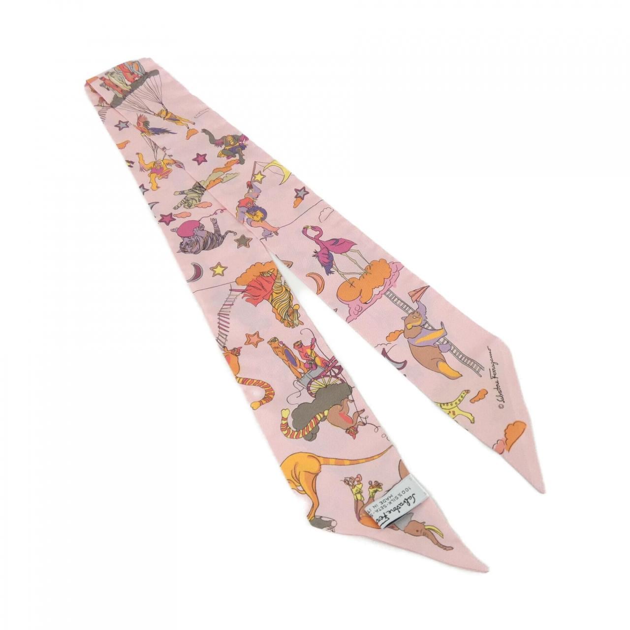 サルヴァトーレフェラガモ スカーフ