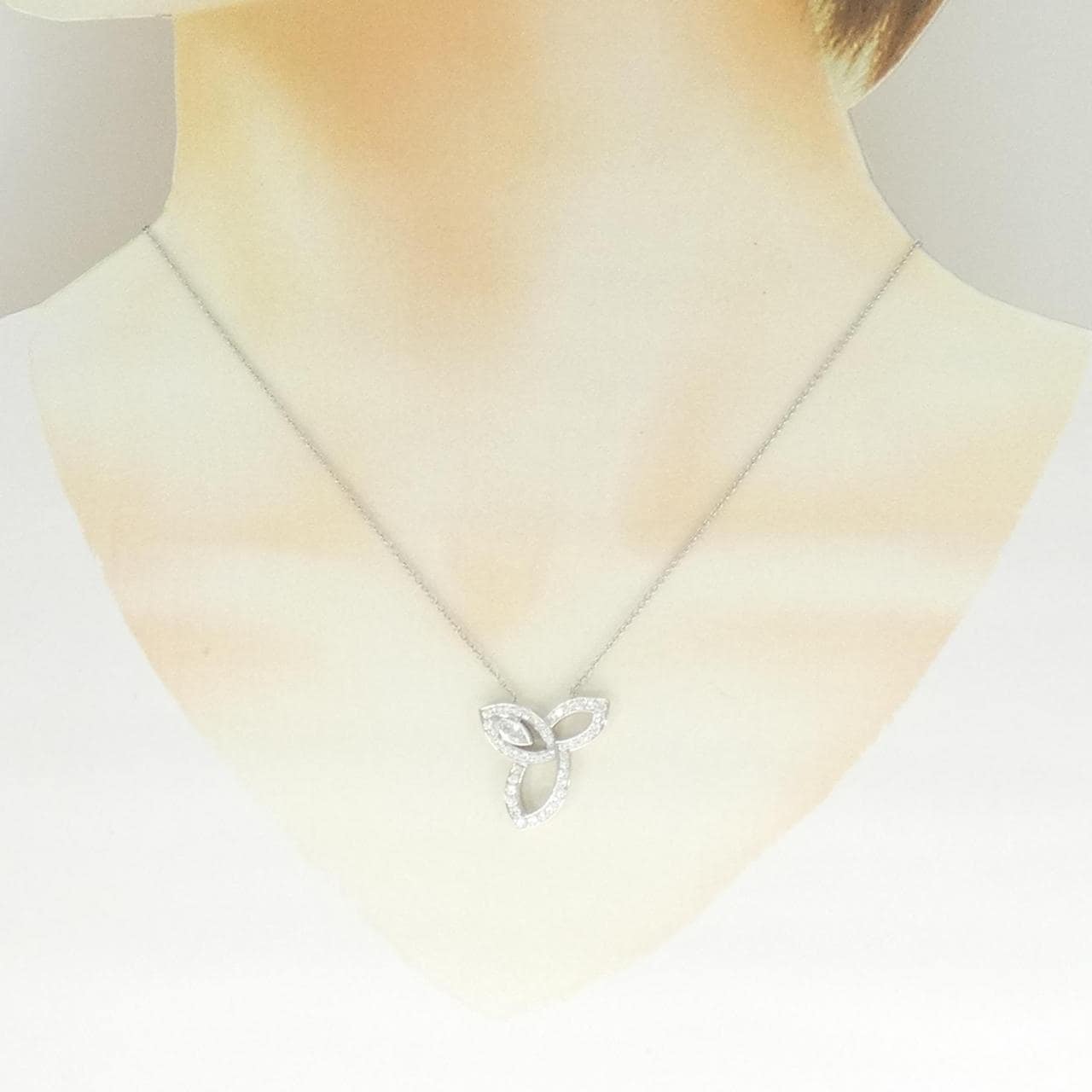 ハリーウィンストン リリークラスター ネックレス