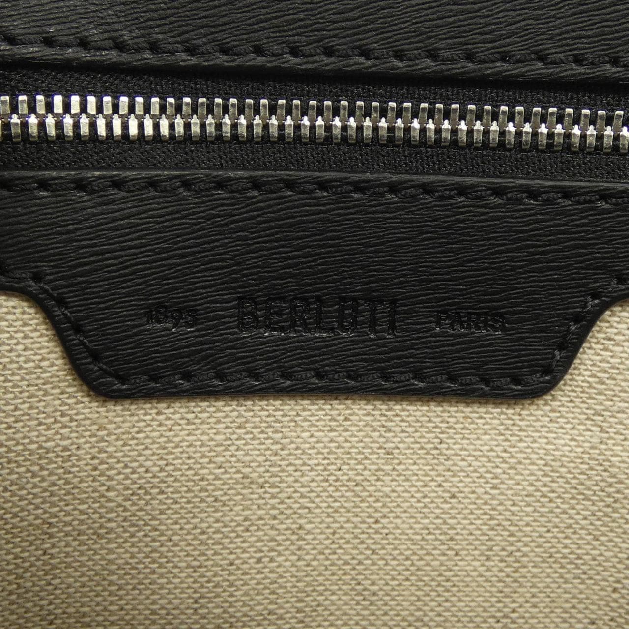 ベルルッティ Berluti トゥジュールバーティカルネオスクリットレザー BAG