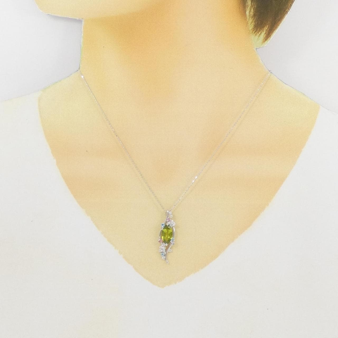 K18WG ペリドット ネックレス 1.68CT