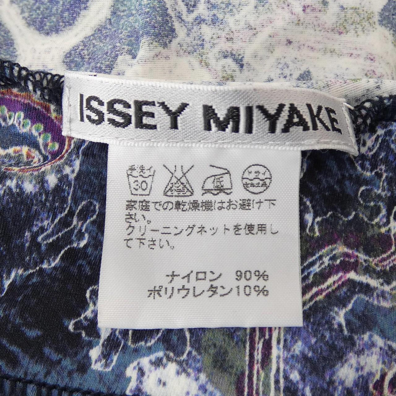 イッセイミヤケ ISSEY MIYAKE IM23JK044 トップス