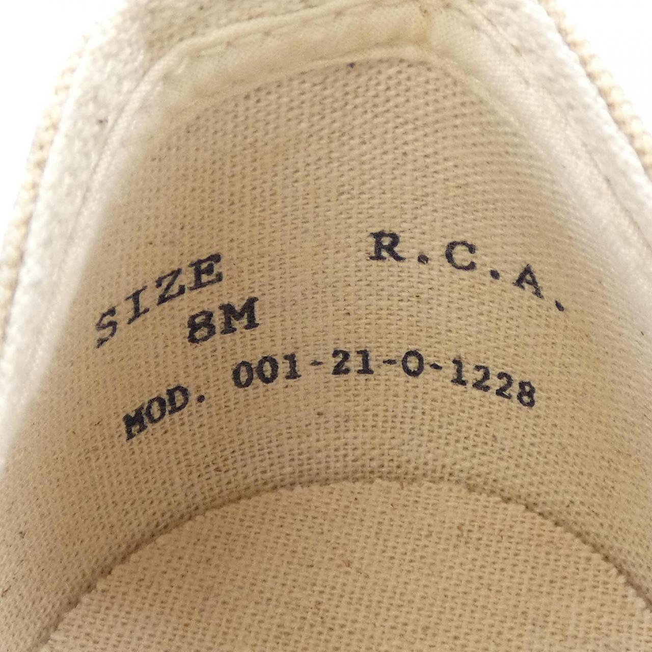 R.C.A. スニーカー