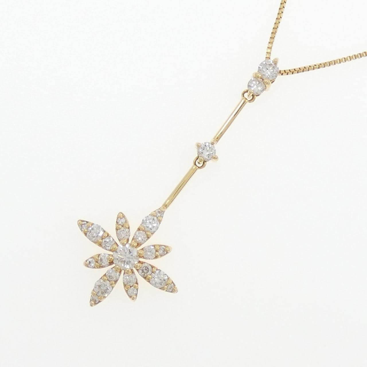 K18YG Flower Diamond Necklace 0.40CT