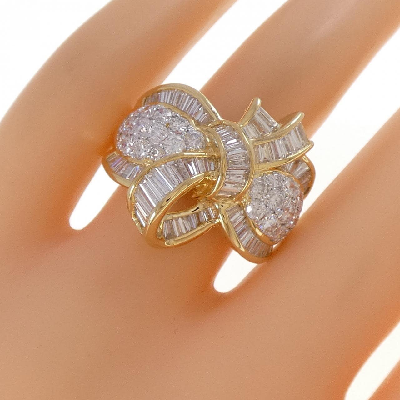 K18YG/K18WG Ribbon Diamond Ring 2.96CT