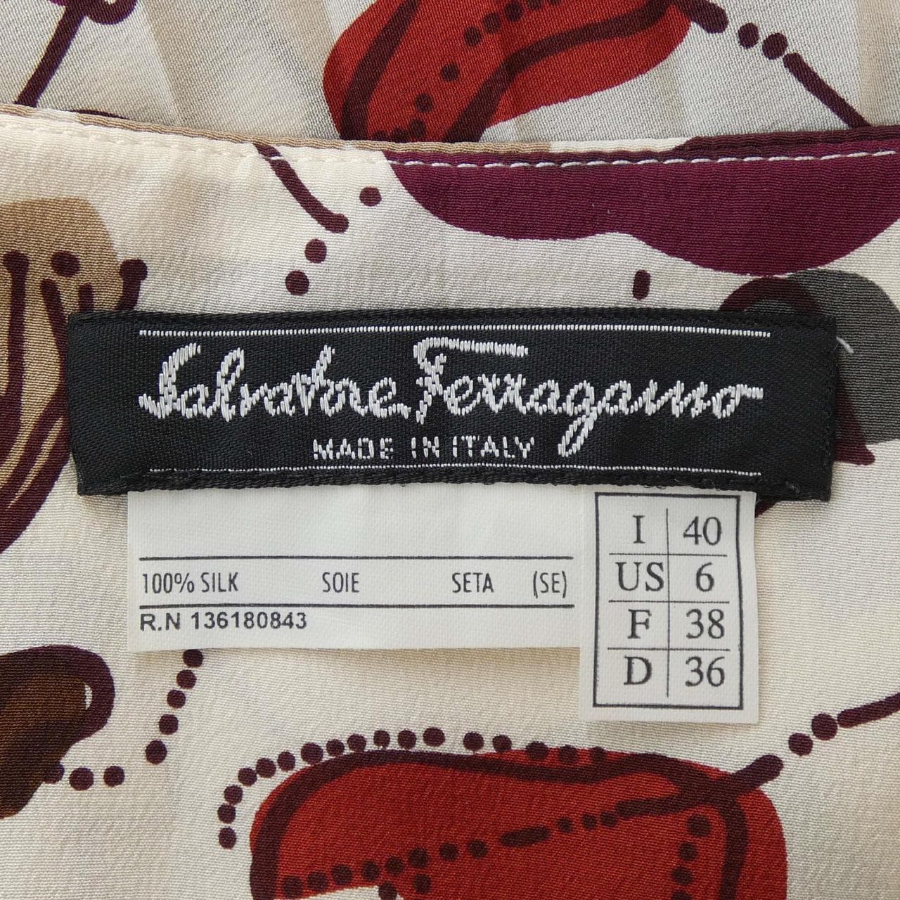 サルヴァトーレフェラガモ SALVATORE FERRAGAMO スカート