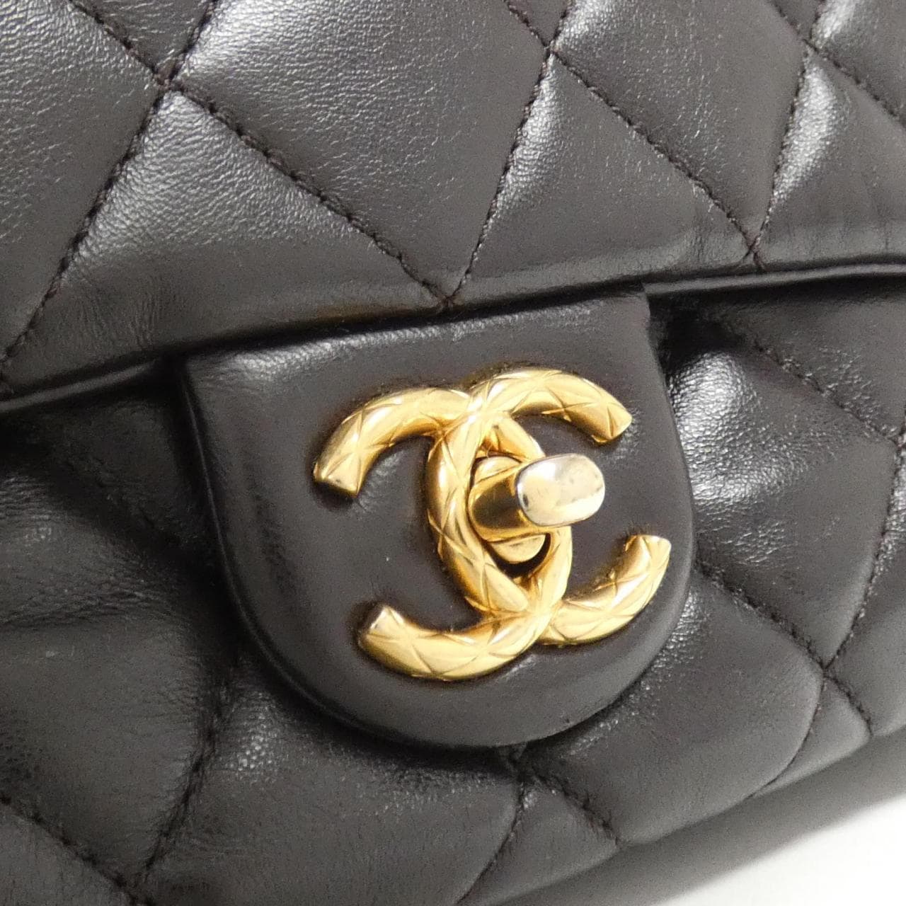 CHANEL AS3393 Shoulder Bag