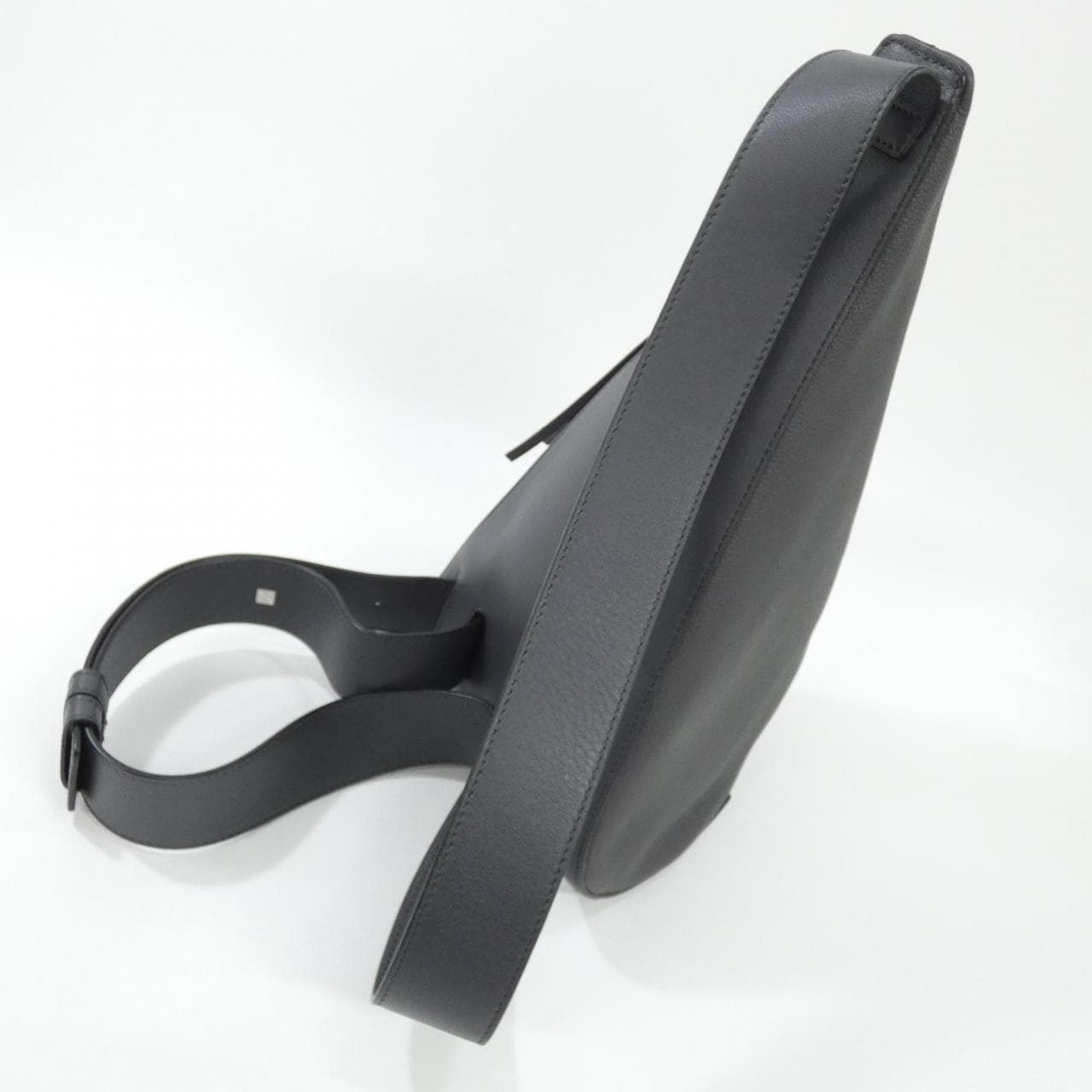 ロエベ アントン スリング B511A09X06 バッグ