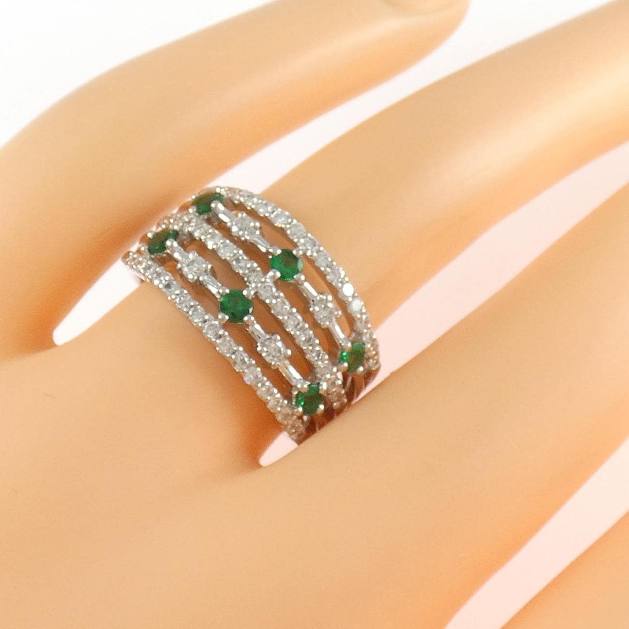PT900 エメラルド リング 0.30CT