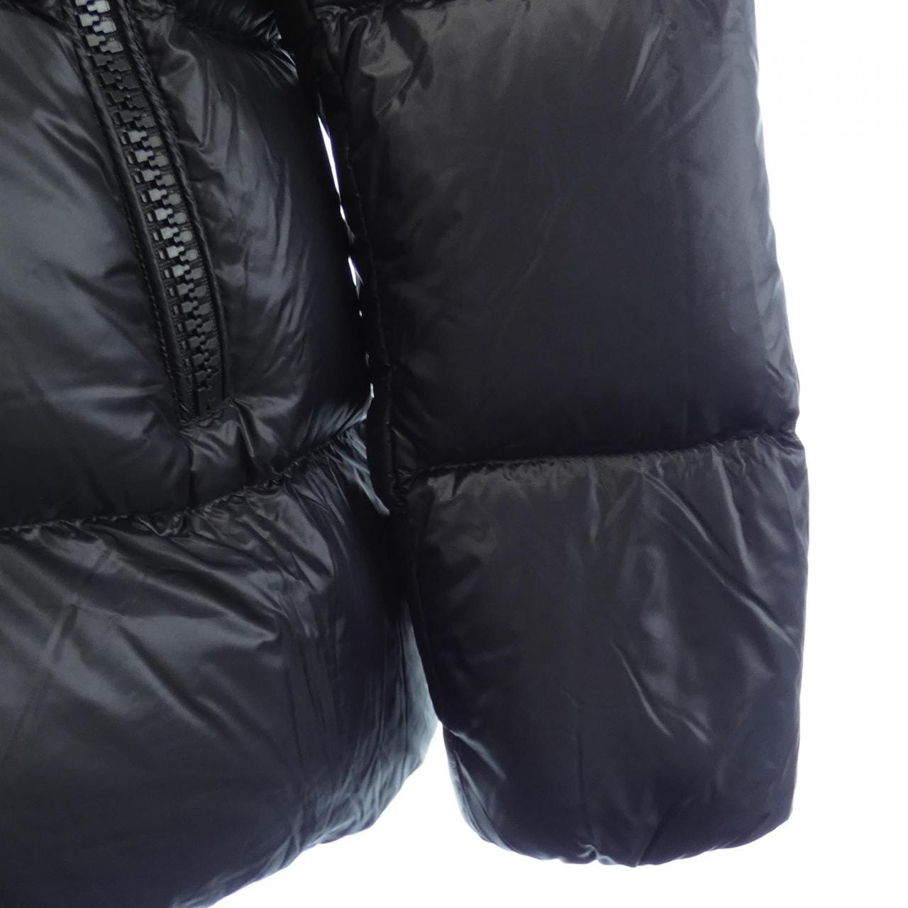 モンクレール MONCLER ダウンジャケット