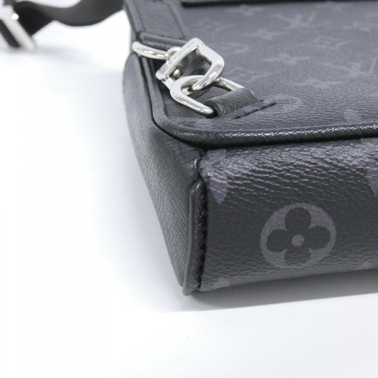 ルイヴィトン タイガ ラマ アウトドア スリングバッグ M30741 ショルダーバッグ