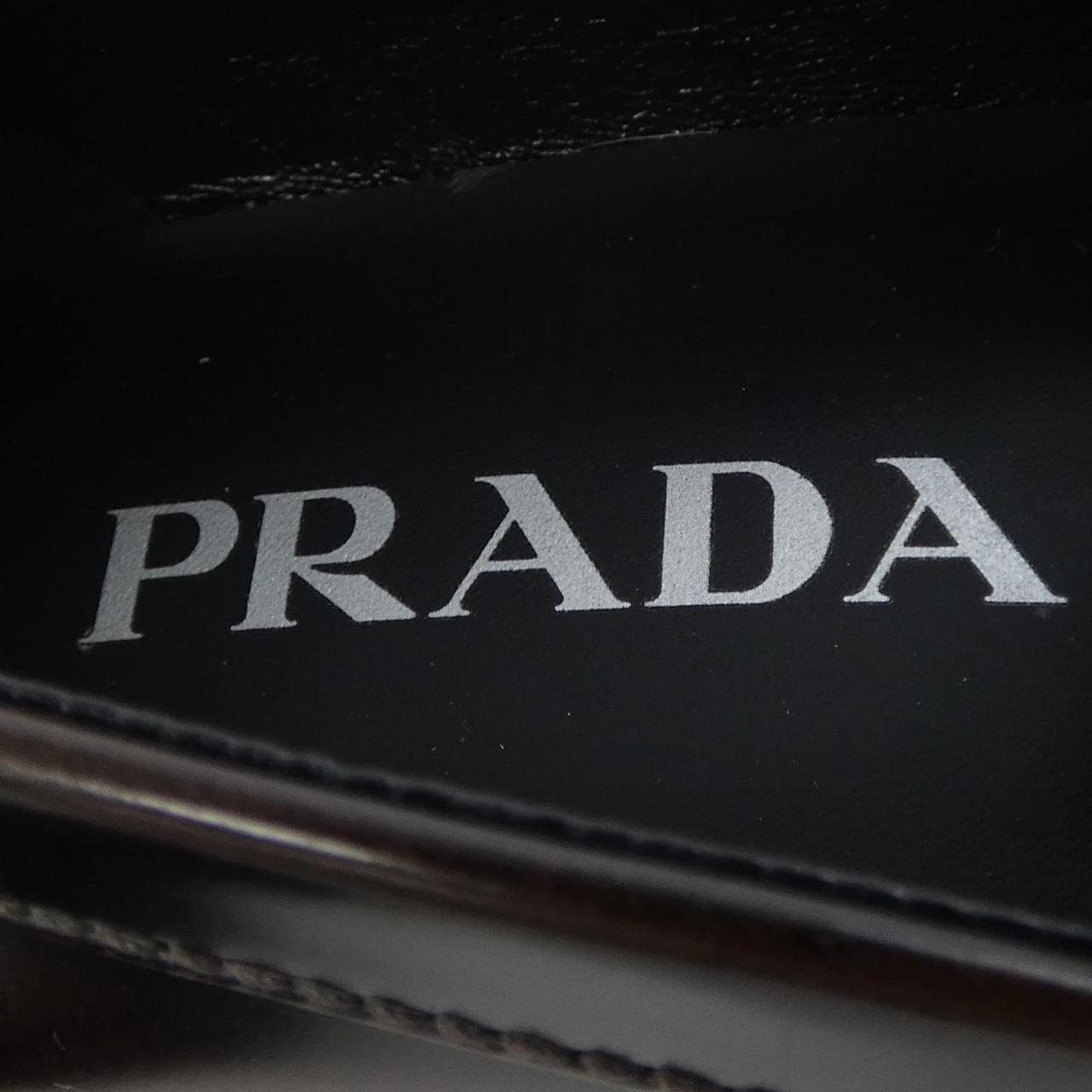プラダ PRADA メタルディティール付ブラッシュドレザーローファー 1D981N シューズ