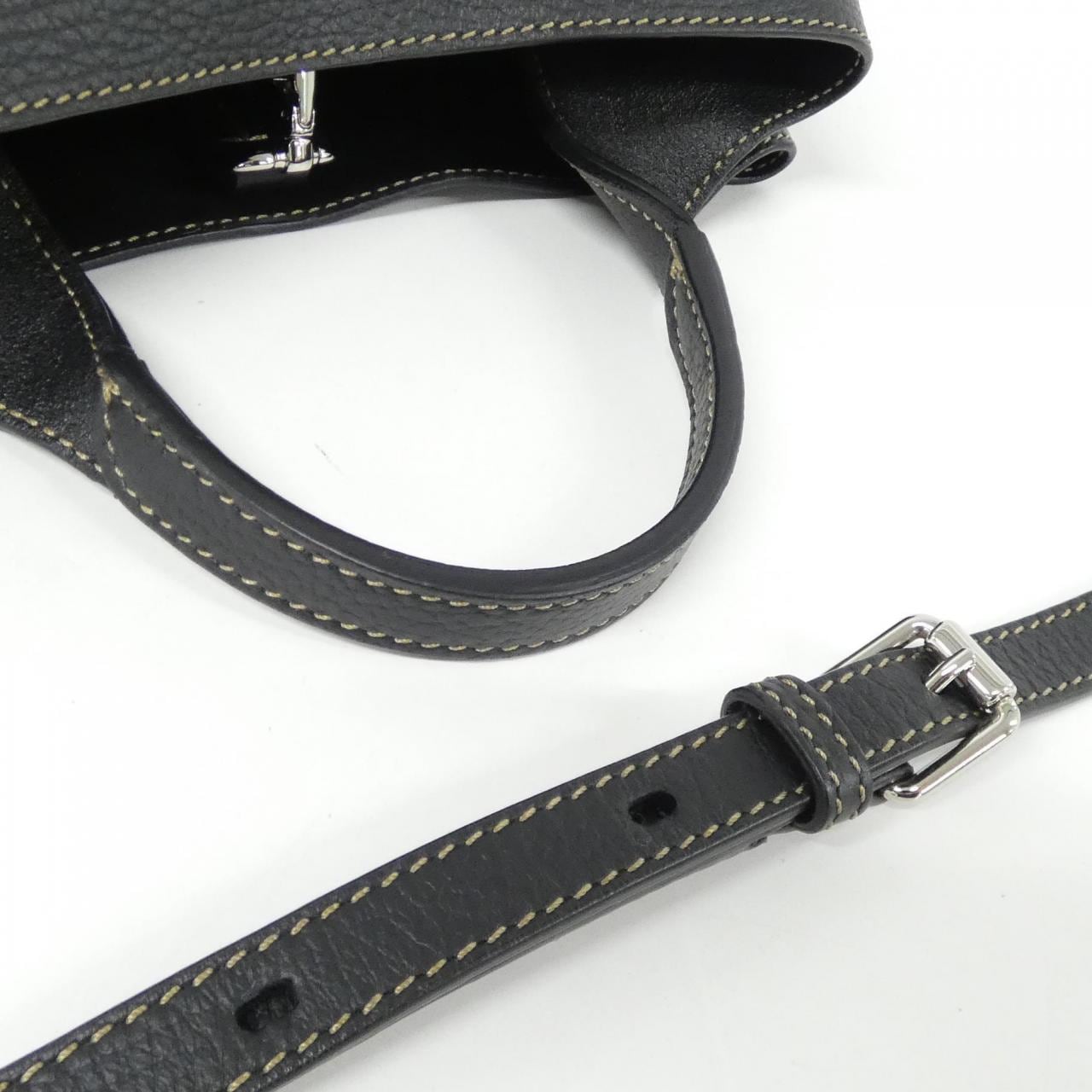 トッズ XBWAPAEL000QRIB999 バッグ