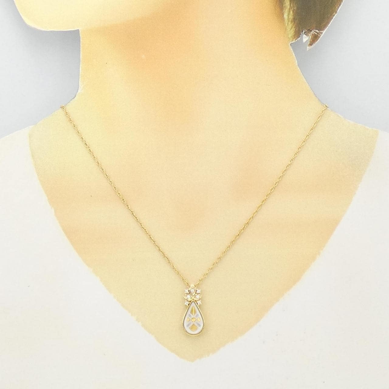 MIKIMOTO mother of pearl necklace