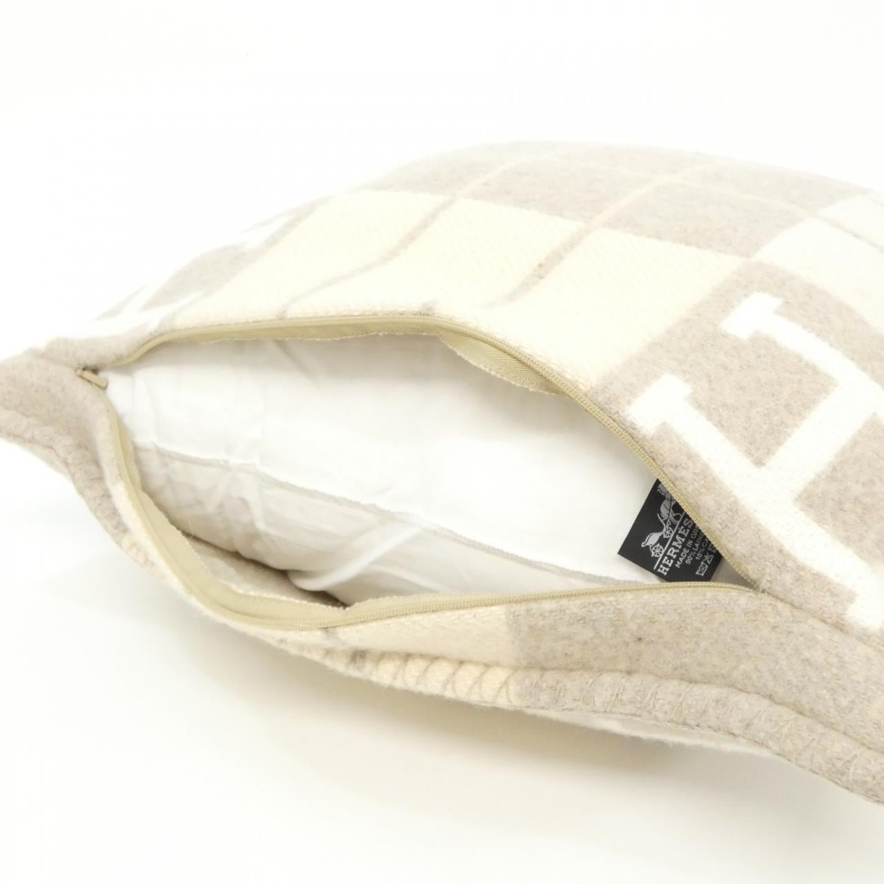 エルメス アヴァロン3 52×52 102666M クッション