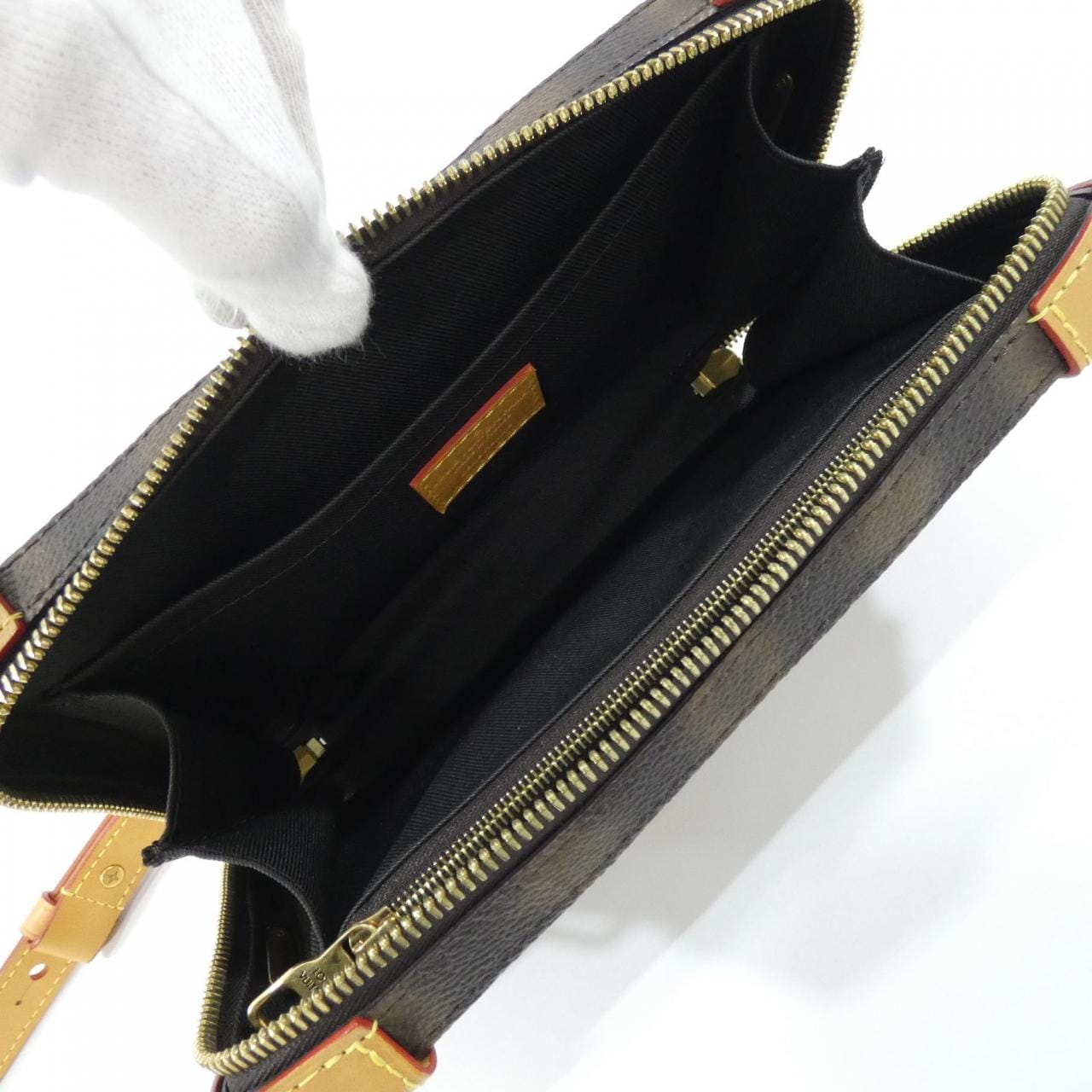 ルイヴィトン ディス イズ ノット モノグラム ソフトトランク M81580 ショルダーバッグ